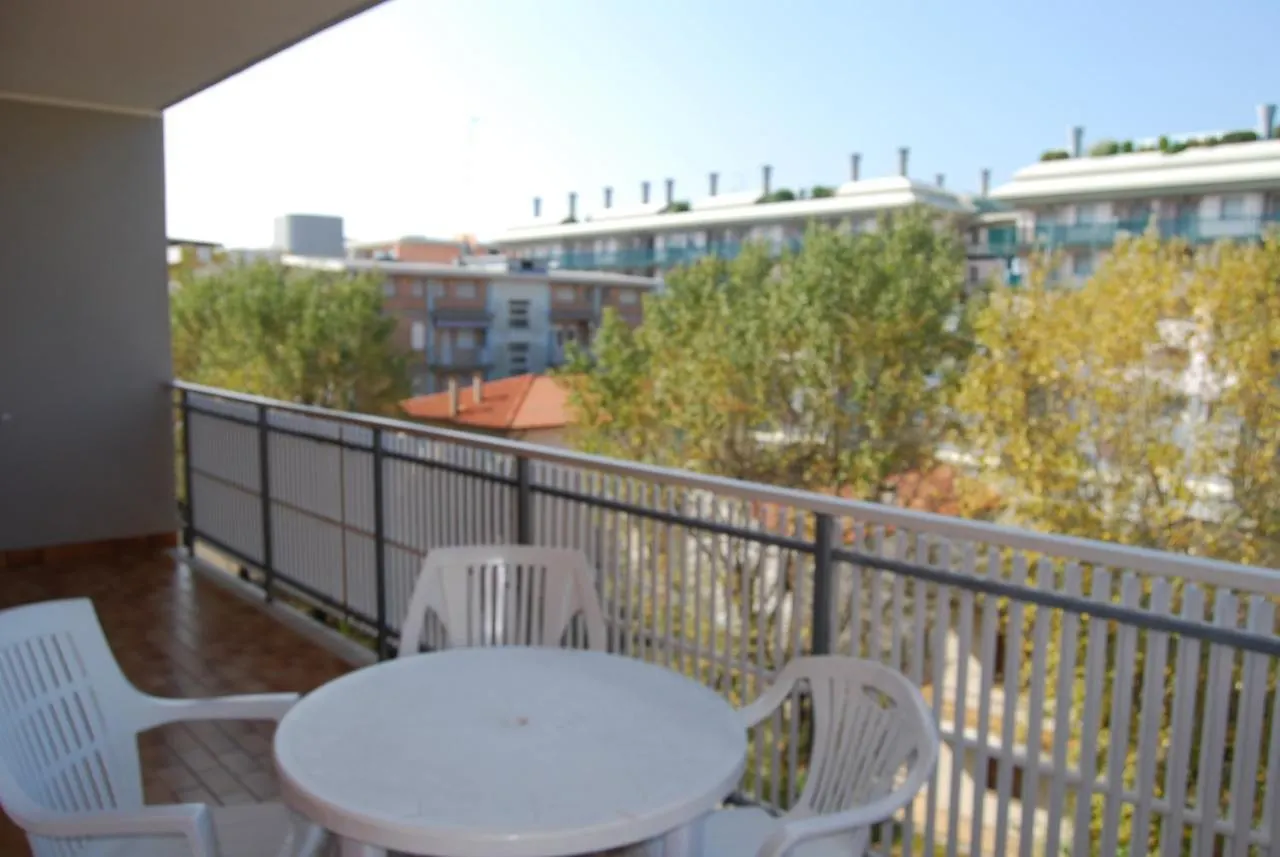 Beachside Flat With Large Balcony - Beahost Bibione 0*,  Italie