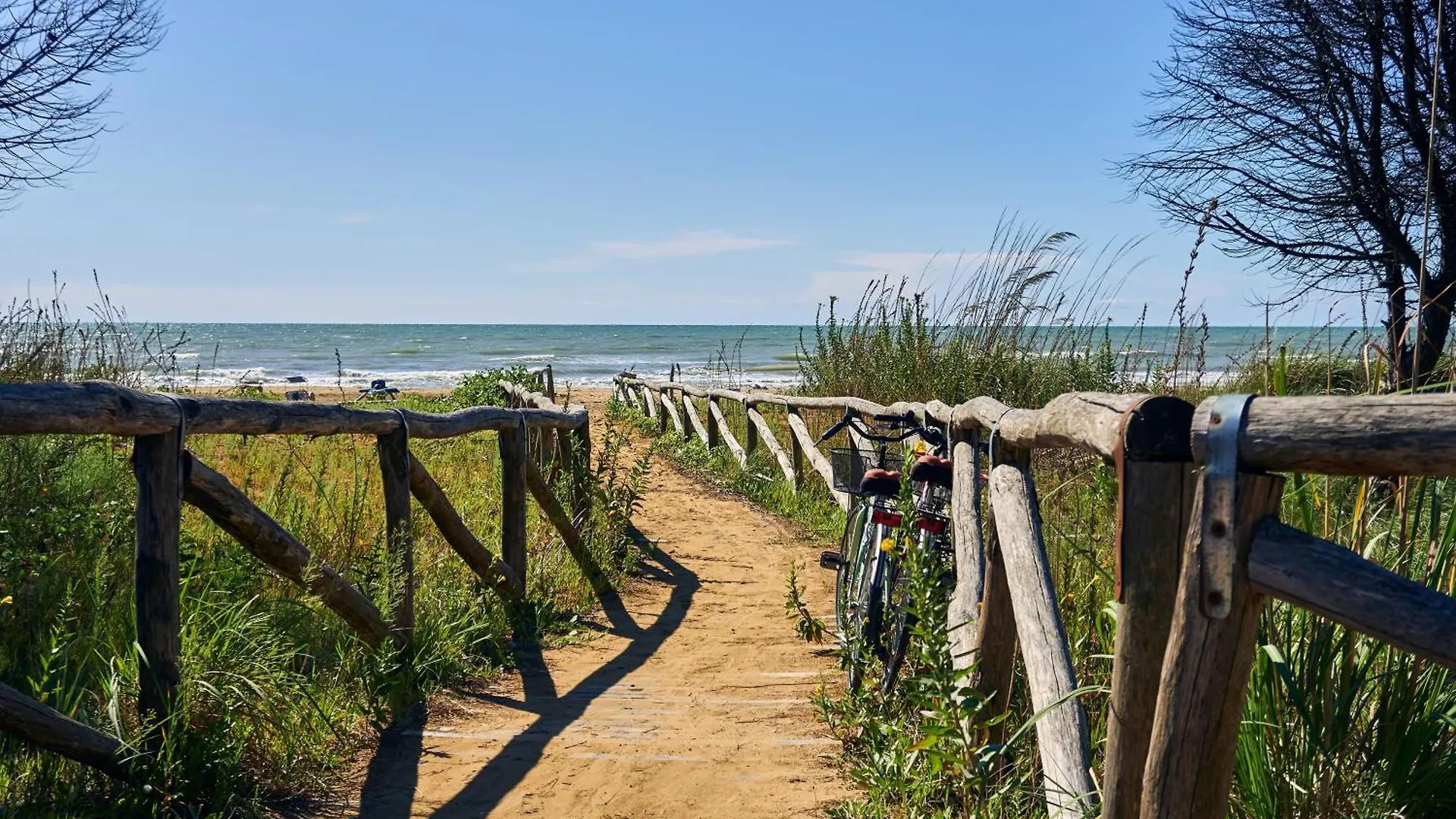 Beachside Flat With Large Balcony - Beahost Bibione 0*,