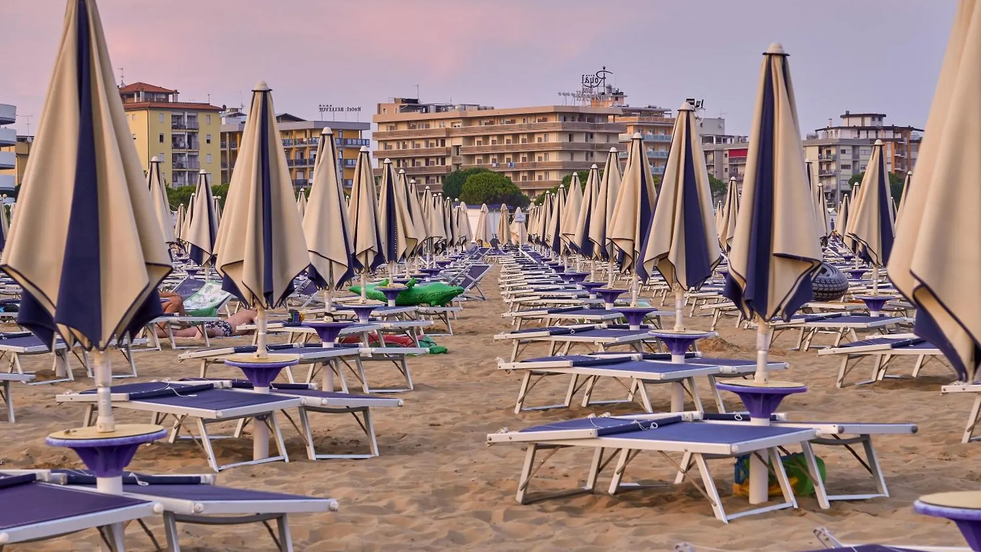 Beachside Flat With Large Balcony - Beahost Bibione 0*,  Italie